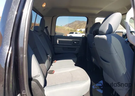 2018 Ram 1500 Big Horn 4X4 5'7 Box z USA, uszkodzony, nr VIN 1C6RR7LT6JS323705